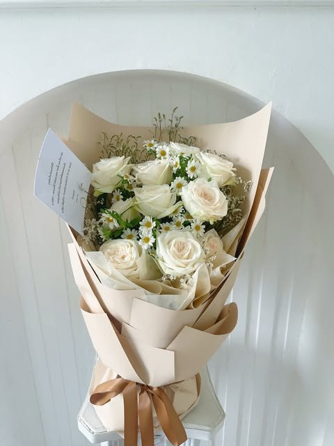 ช่อดอกไม้จากโพสต์ Instagram ของ Selene Flower วันที่ 28 กันยายน 2569